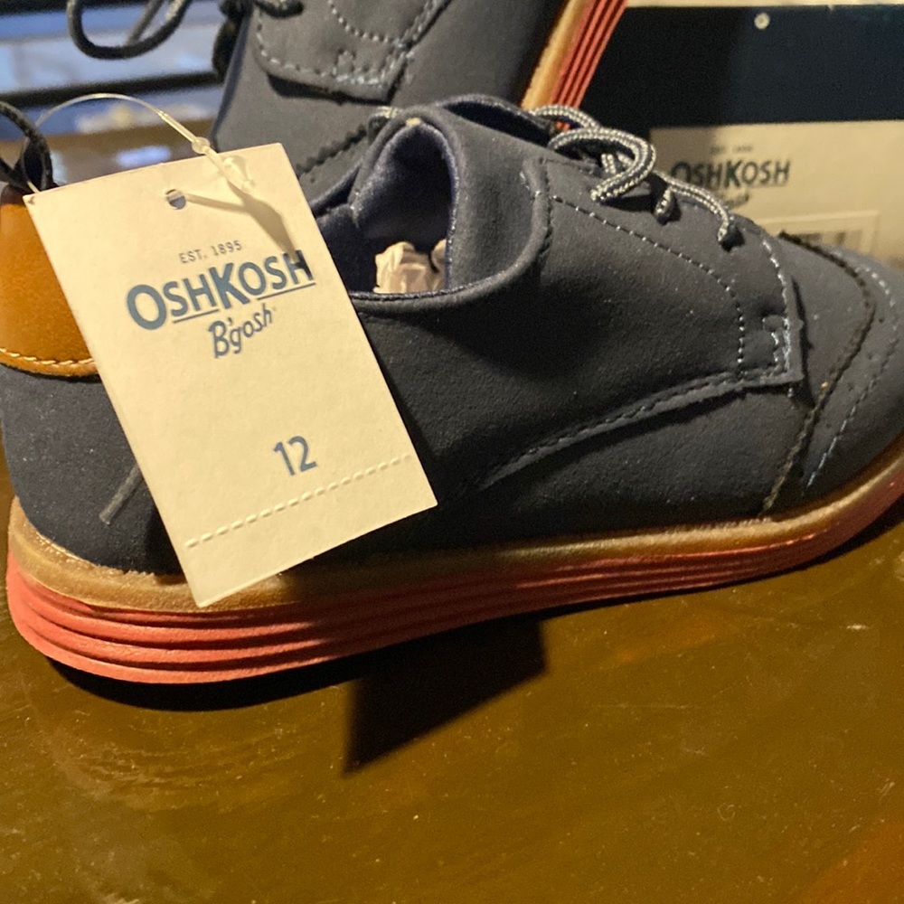 Shoes OshKosh for toddler size 12 never worn